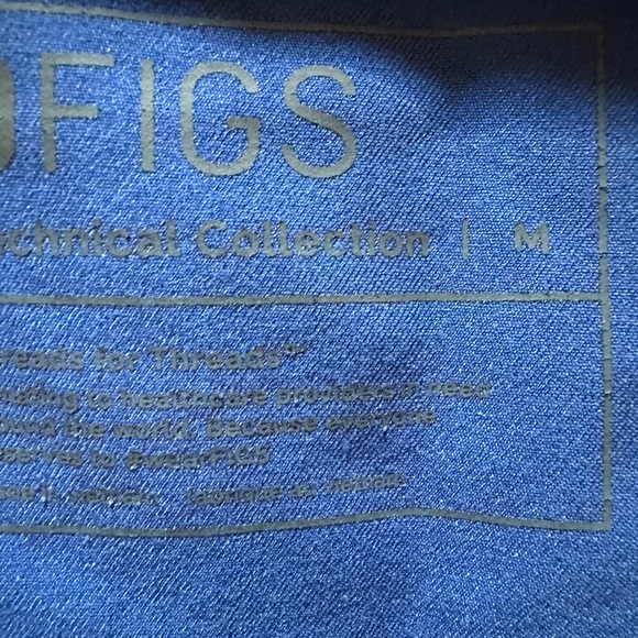 FIGS Technical Collection Women’s Blue Scrubs Top. Size Medium - Picture 6 of 7